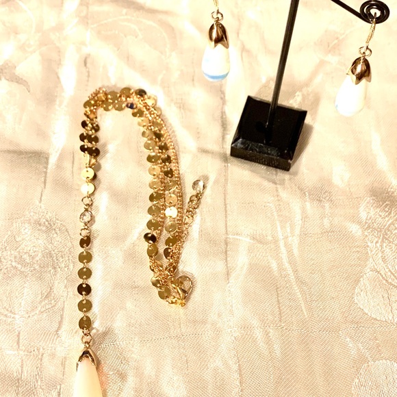 Opal Stone Pendant Necklace & Opal Earrings. - Picture 6 of 7